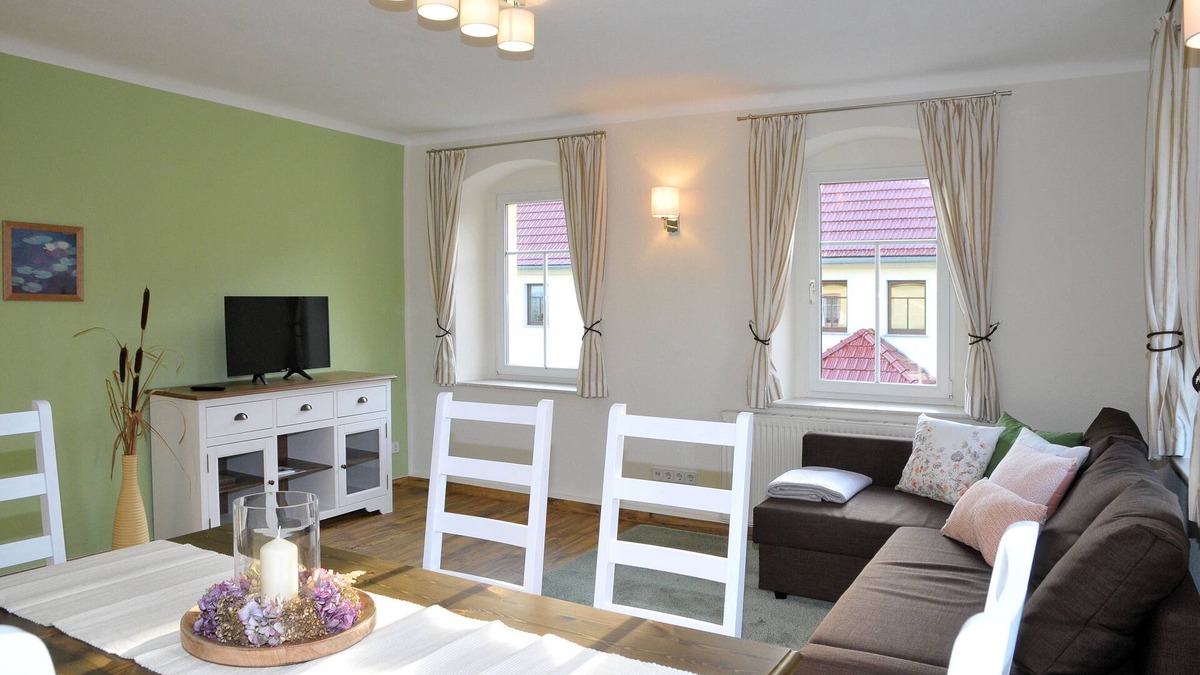 Meissen Apartment | Apartment "Landliebe" with pool and sauna use on a restored 3-sided courtyard