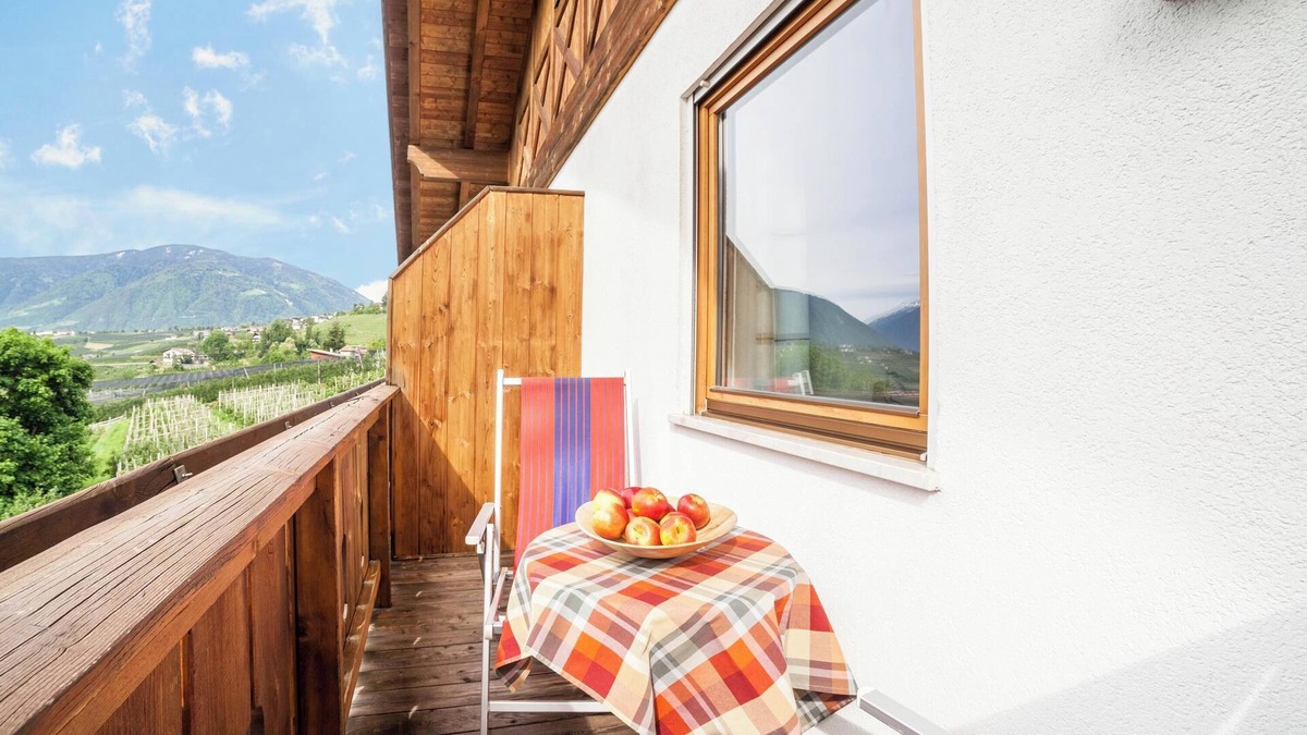 Caines Apartment | Apartment "Langeshof - Löwenzahn" with Mountain View, Garden & Wi-Fi