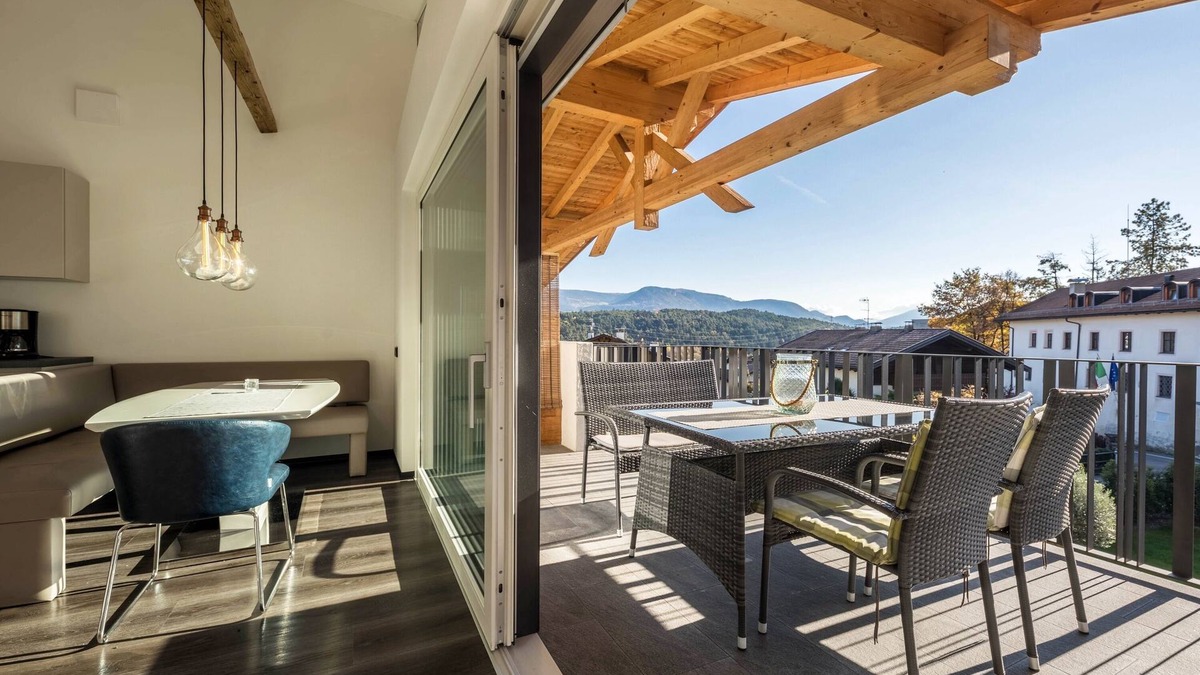 Tesimo Apartment | Apartment "Latemar - Schlosserhaus 31" with Balcony and Mountain View