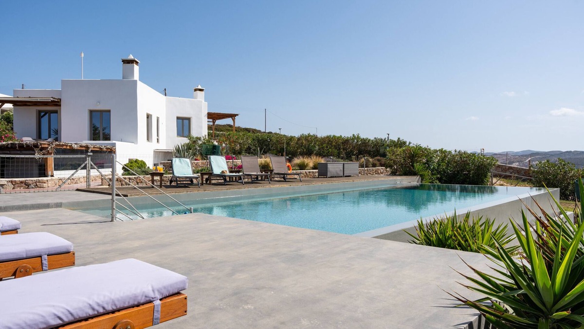 Milos Apartment | Apartment 'Lavender' with Sea View, Wi-Fi and Air Conditioning