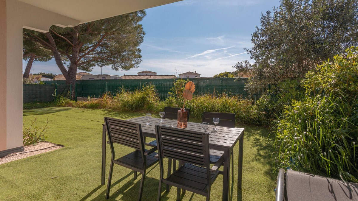 Puget-sur-Argens Apartment | Apartment 'Le Cottage Paisible' with Private Garden and Wi-Fi