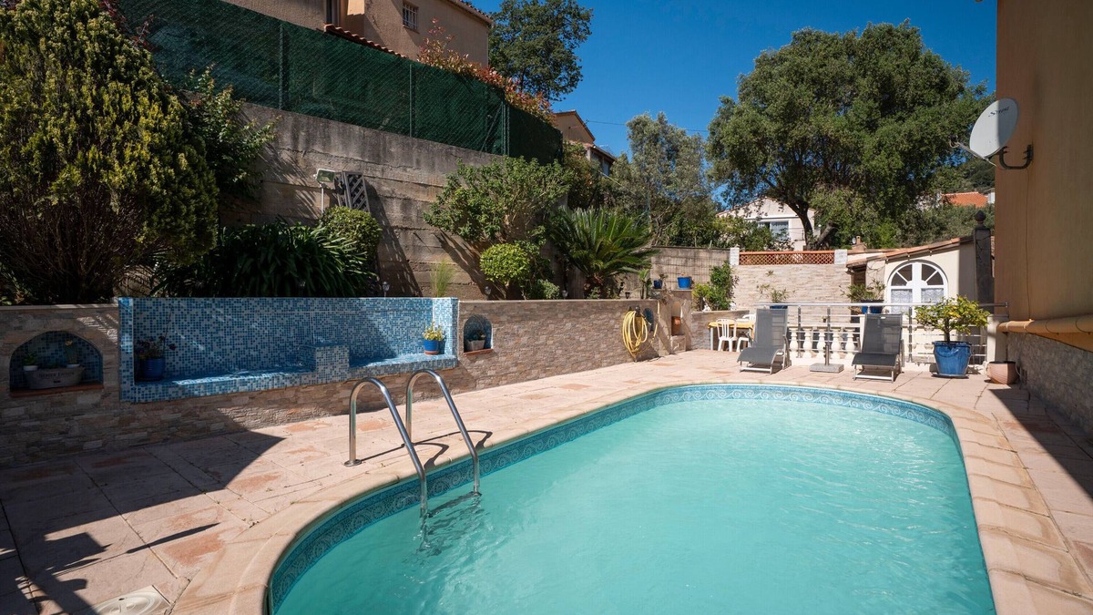 Le Revest-les-Eaux Apartment | Apartment 'Les Guernazelles' with Mountain View, Private Pool and Wi-Fi