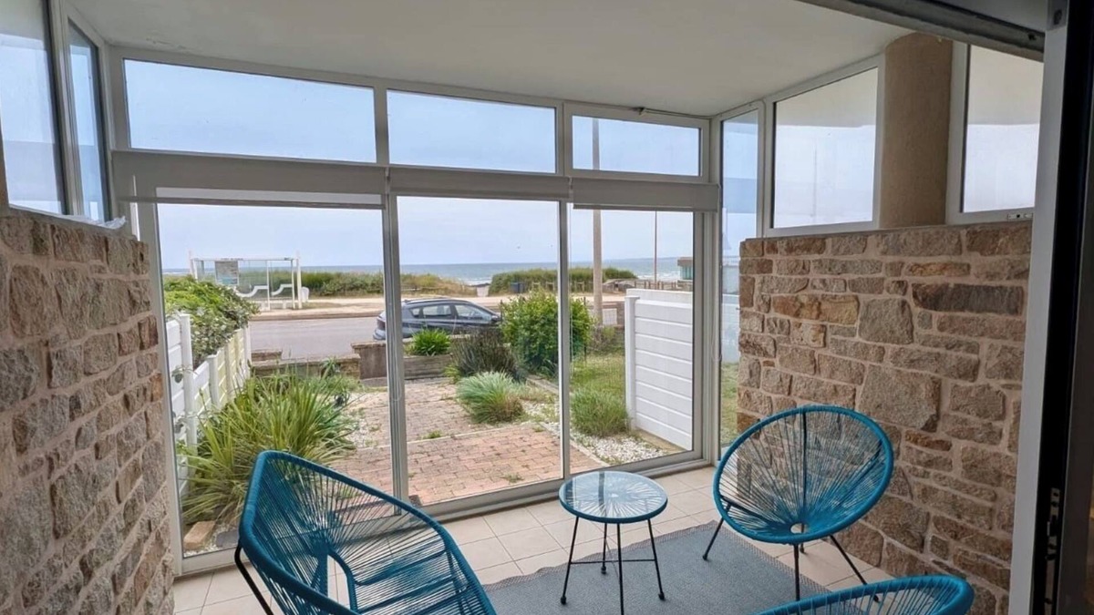 Le Fort Bloque Apartment | Apartment 'Le Nid De Keragan' with Sea View, Private Terrace and Wi-Fi