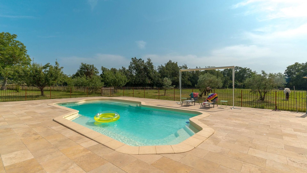 Mallemort Apartment | Apartment 'Le Pas Des Lanciers' with Shared Pool, Private Terrace and Private Garden