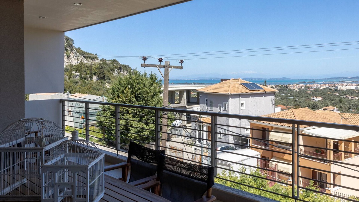 Apolpaina Apartment | Apartment 'Lefkadia's Bayview 1' with Sea View, Wi-Fi and Air Conditioning