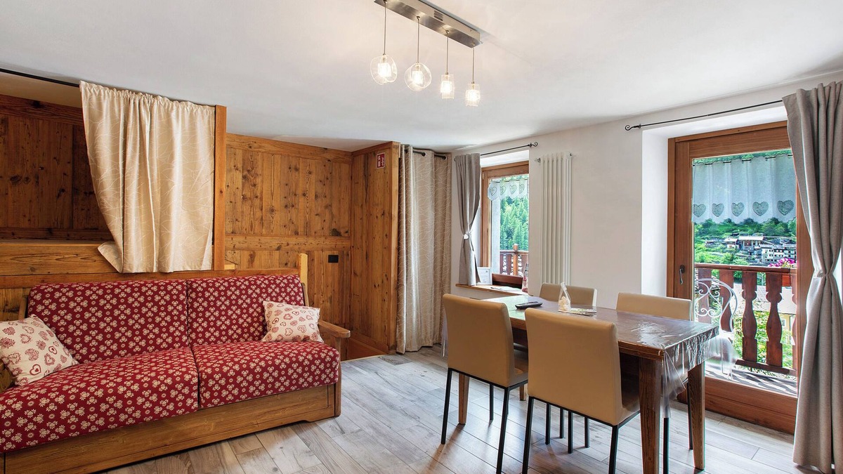 Degioz Apartment | Apartment 'Les Cles - Achillea' with Mountain View and Balcony