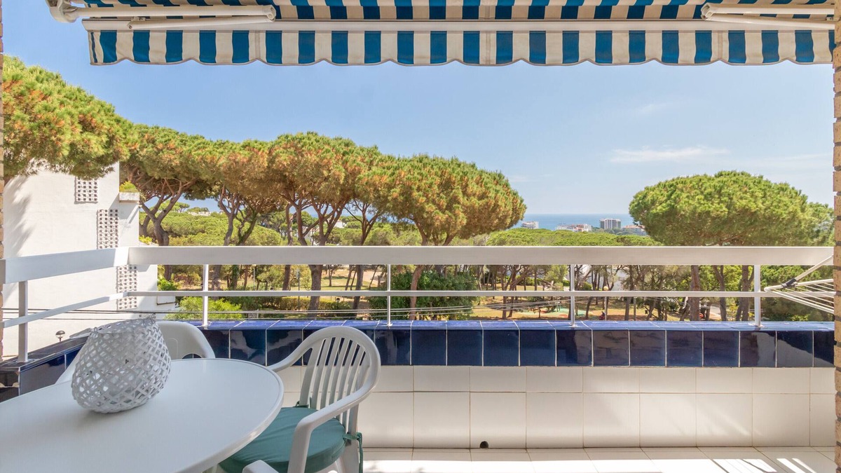 Platja d'Aro Apartment | Apartment 'Les Magnolies' with Sea Views, Wi-Fi and Air Conditioning