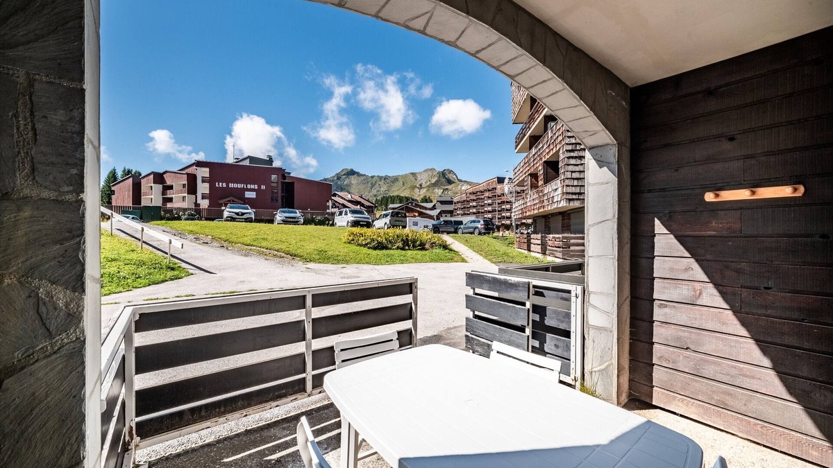 Le Praz de Lys Apartment | Apartment 'Les Pralyssimes' with Mountain View, Private Terrace and Wi-Fi
