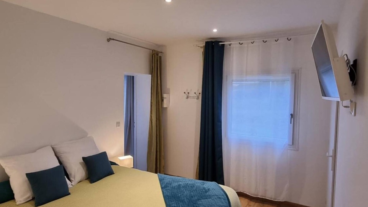 La Salvetat-sur-Agout House | Apartment 'Les Tables Aux Vaches-Chambre Agout' with Private Terrace, Private Garden and Wi-Fi
