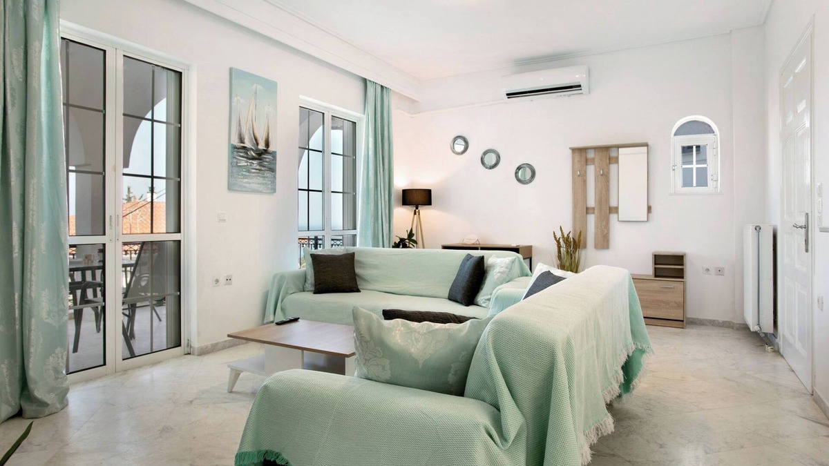 Xirokastello Apartment | Apartment 'Levante Breeze 2' with Sea View, Wi-Fi and Air Conditioning