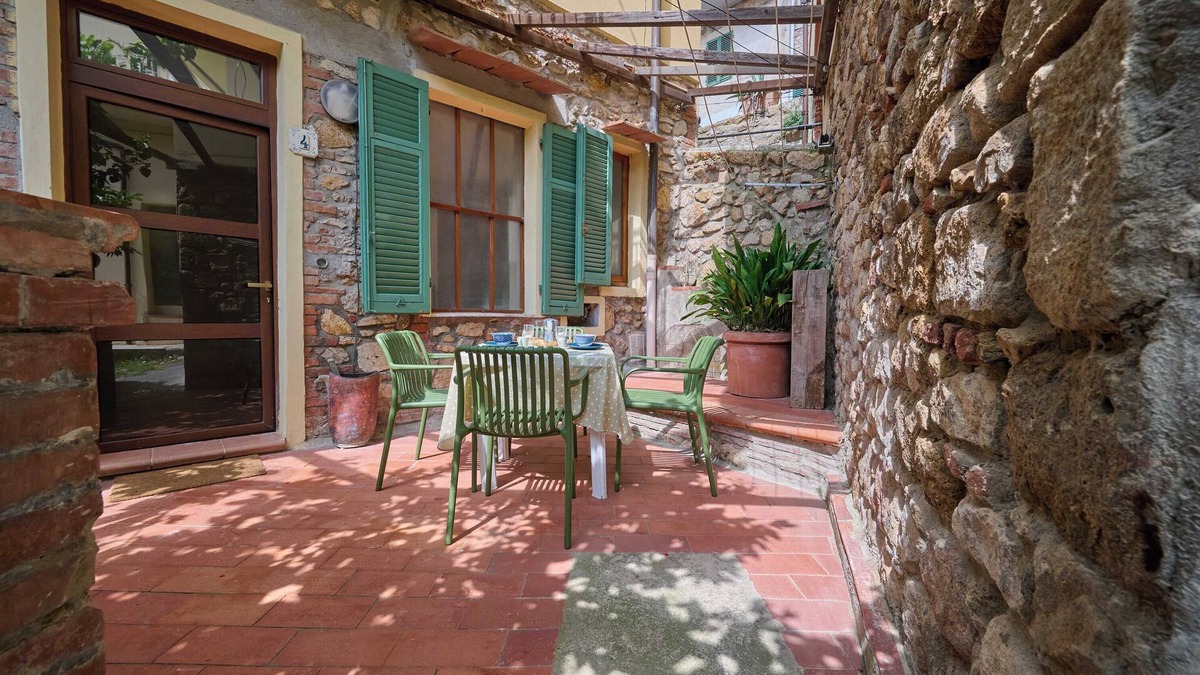 Gavorrano Apartment | Apartment 'Limone Loft' with Private Terrace and Air Conditioning