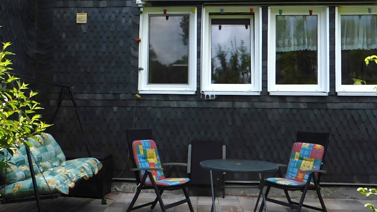 Suhl Apartment | Apartment 'Linde' with Shared Garden and Wi-Fi