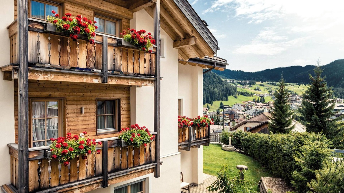 Corvara in Badia Apartment | Apartment 'Lisüra Cir' with Mountain View & Wi-Fi