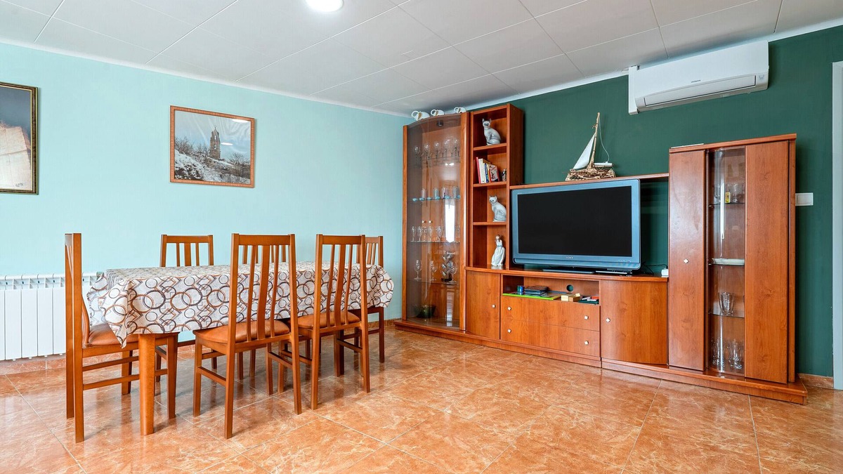 Villalba dels Arcs Apartment | Apartment 'Lo Perxe' with Mountain Views, Wi-Fi and Air Conditioning