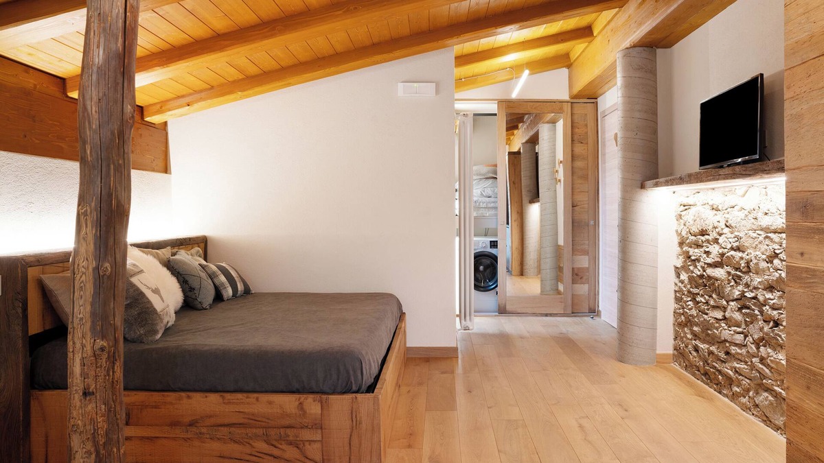 Roccabruna Apartment | Apartment 'Locanda Ca Bianca - Mini Suite' in Valle Mair with Mountain View