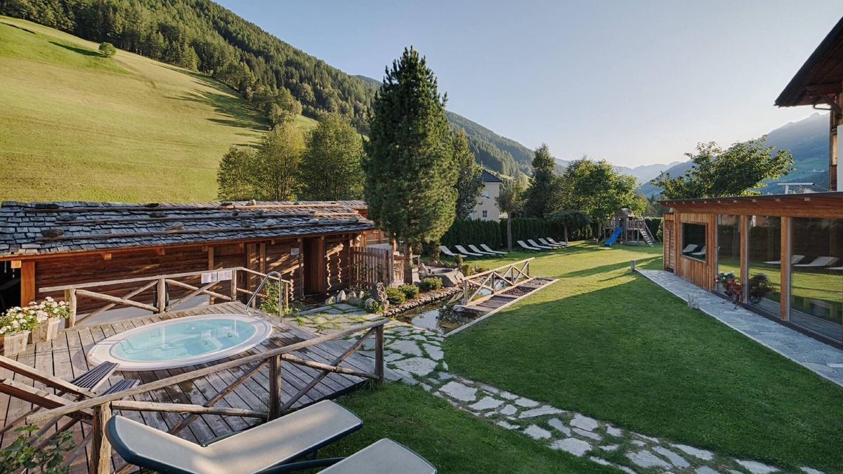 Valle Aurina Apartment | Apartment "Löfflerblick A Weisszint" with Mountain View, Wi-Fi, Sauna & Jacuzzi