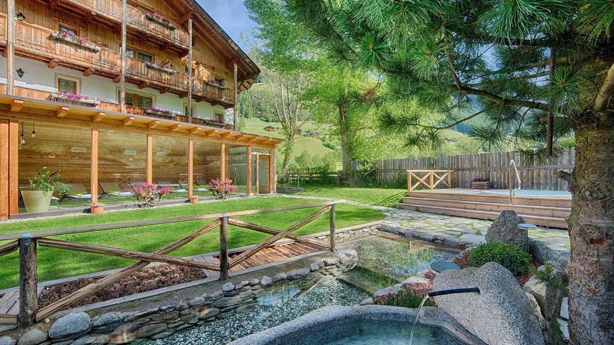 Valle Aurina Apartment | Apartment "Löfflerblick A Kellerkopf" with Mountain View, Wi-Fi & Jacuzzi