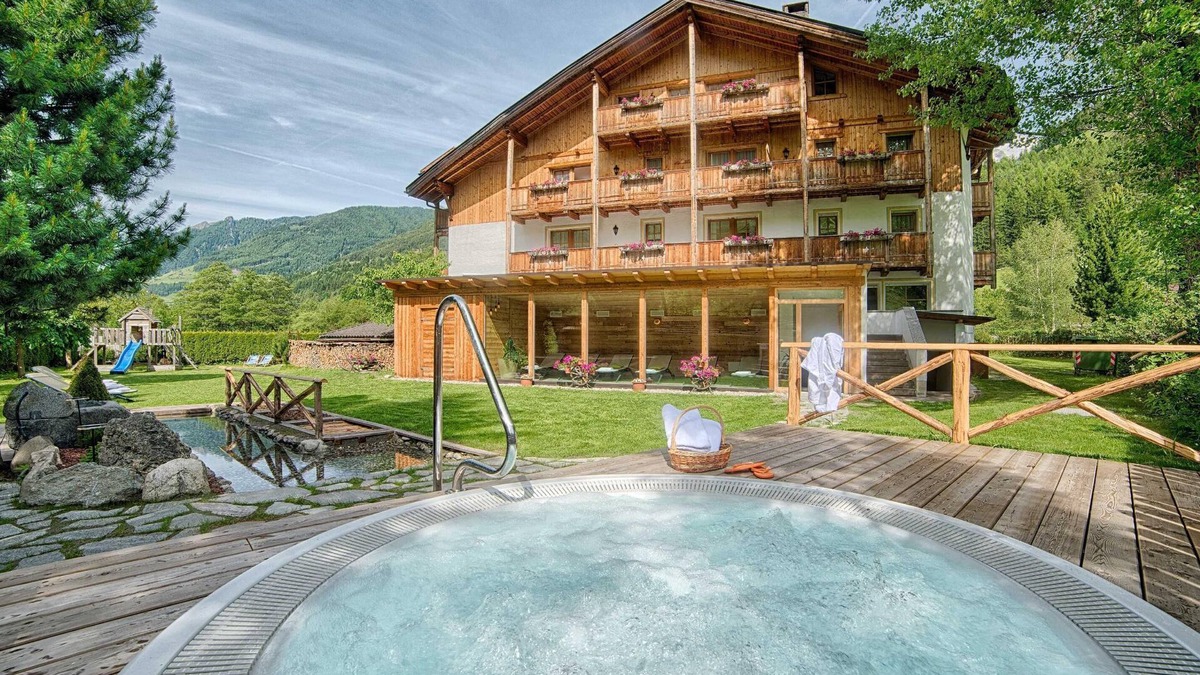 Valle Aurina Apartment | Apartment "Löfflerblick B Plus Hochfeiler" with Mountain View, Wi-Fi, Sauna & Jacuzzi