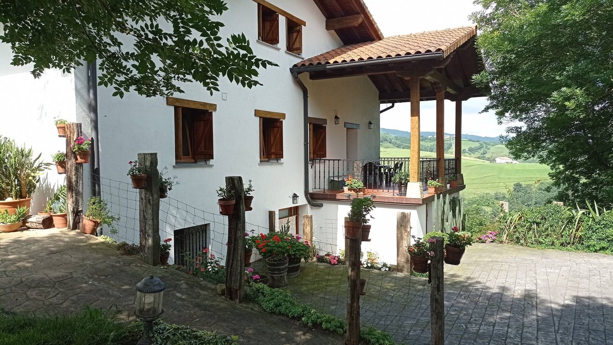 Olaskoegia Apartment | Apartment 'Lokate 5 Habitaciones' with Mountain View, Shared Terrace and Wi-Fi