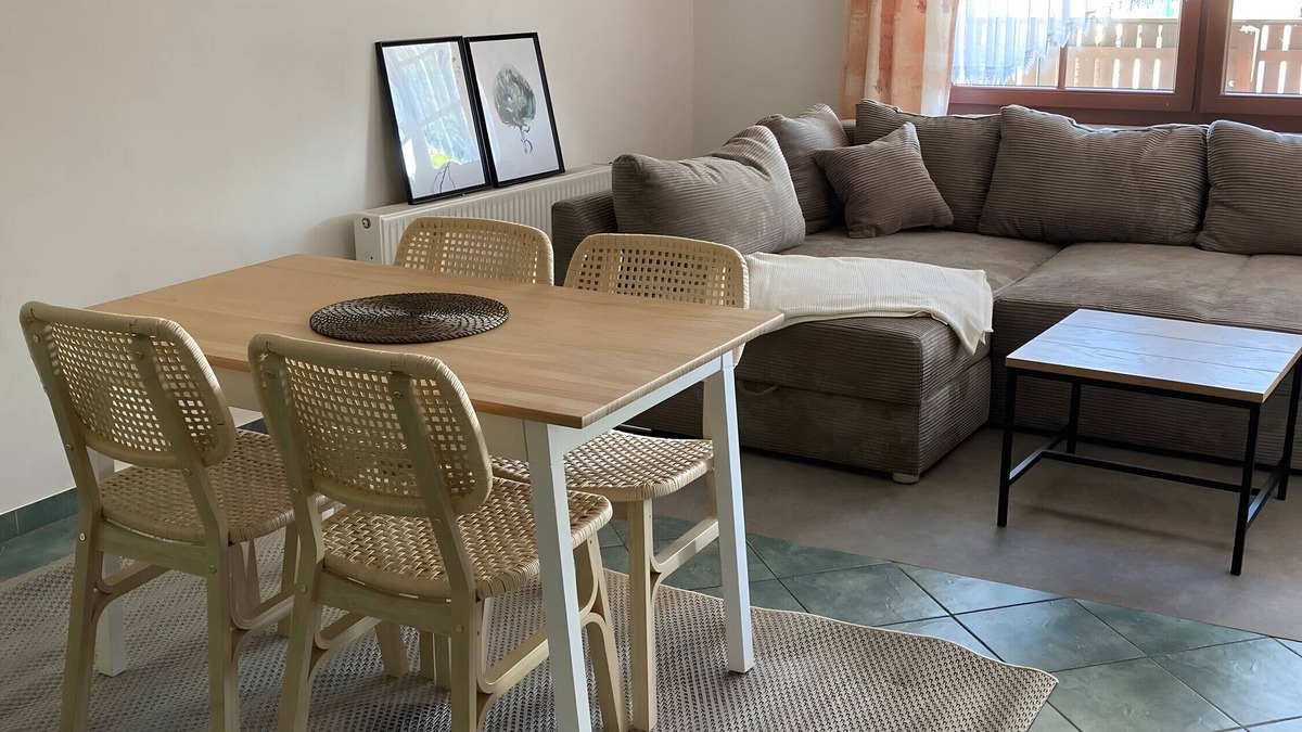 Frauendorf Apartment | Apartment 'Louisenteich' with Balcony and Wi-Fi