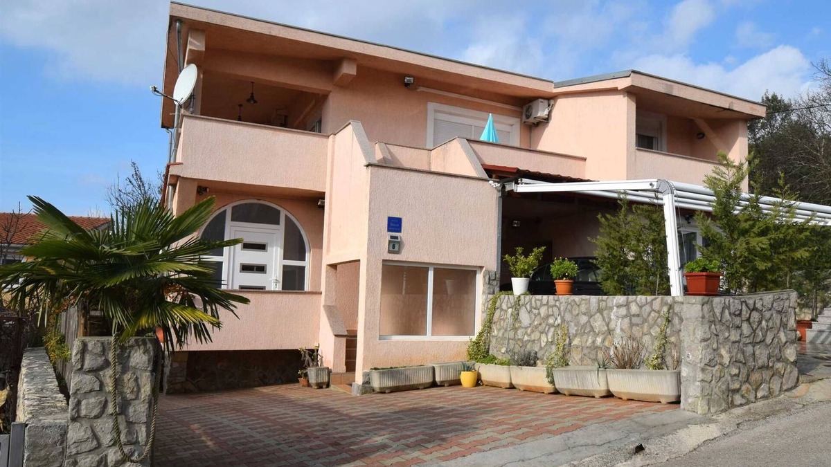 Pinezici Apartment | Apartment Luis on the first floor