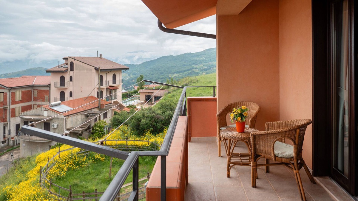 Tusa Apartment | Apartment 'Luna Piena' with Sea View, Wi-Fi and Air Conditioning