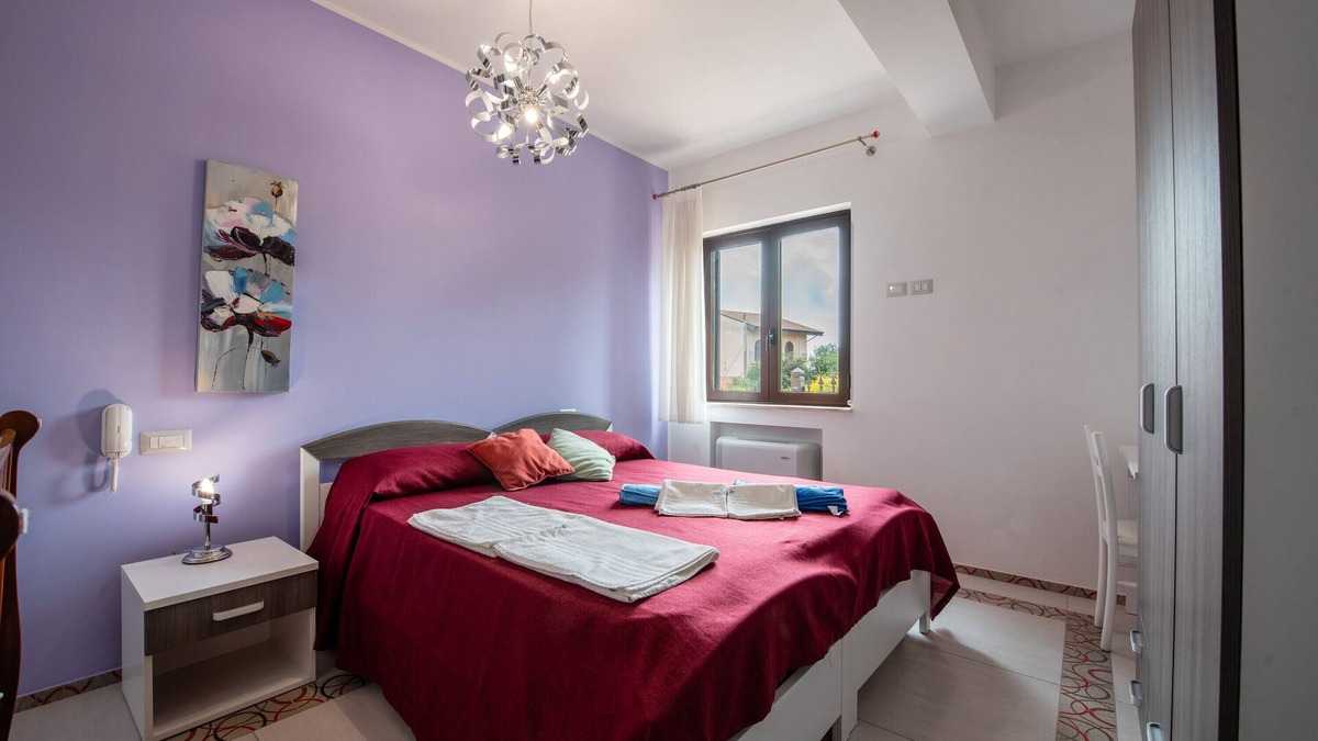 Tusa Apartment | Apartment 'Luna Rossa' with Mountain View, Wi-Fi and Air Conditioning