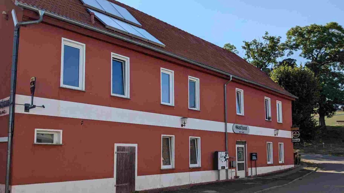 Lutzen Apartment | Apartment 'Lützen Muschwitz' with Shared Terrace and Wi-Fi