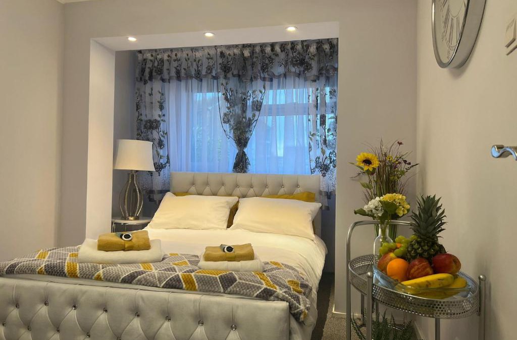 Havering Park Apartment | Apartment Luxe FREE WIFI, FREE PARKING, FREE NETFLIX
