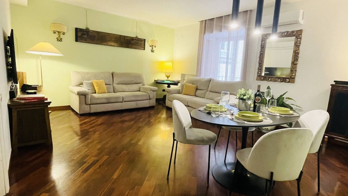 Historical Center Apartment | Apartment Luxury Via Chiaia