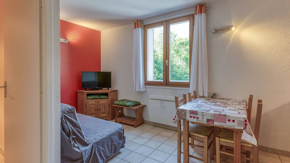 Le Bourg-d'Oisans Apartment | Apartment "Lynx" with Mountain View, Shared Garden and Wi-Fi