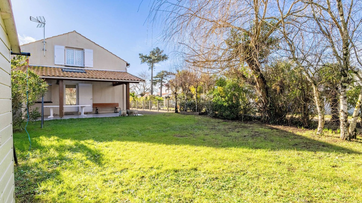 La Bernerie-en-Retz House | Apartment 'M 9964' with Private Garden