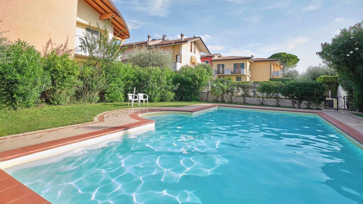 Montioni Apartment | Apartment 'Madonnina In Lazise' with Shared Pool, Wi-Fi and Air Conditioning
