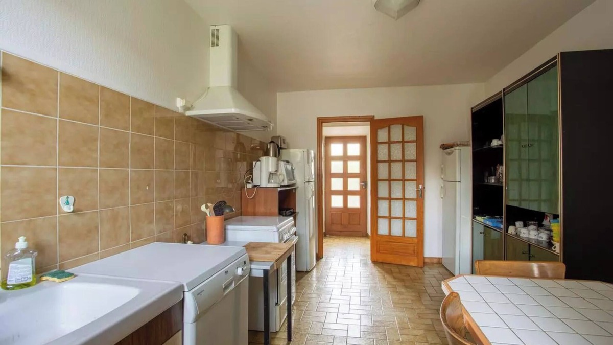 Pontgibaud House | Apartment 'Maison De Caractere- Puy De Dome' with Shared Garden