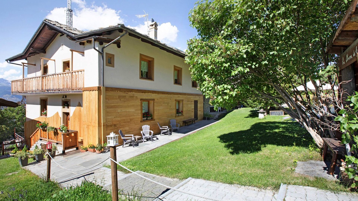 Gerdaz Apartment | Apartment 'Maison Grange 1' with Mountain View, Shared Garden and Wi-Fi