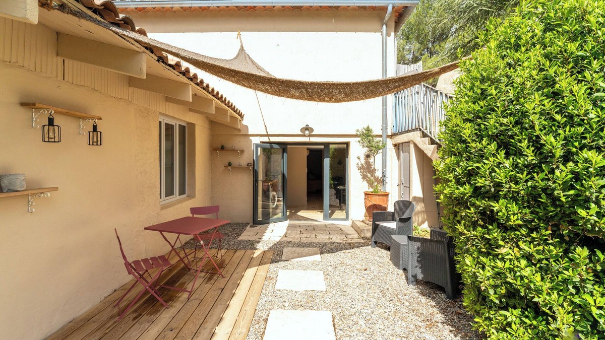 Apt Apartment | Apartment 'Maison Marvic, Le Laurier T2' with Mountain View, Wi-Fi and Air Conditioning