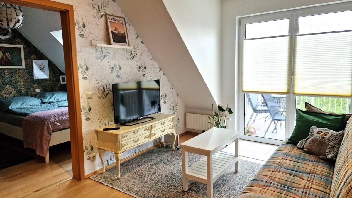 Bad Abbach Apartment | Apartment 'Maisonette Ferienwohnung Am Kurpark' with Balcony and Wi-Fi