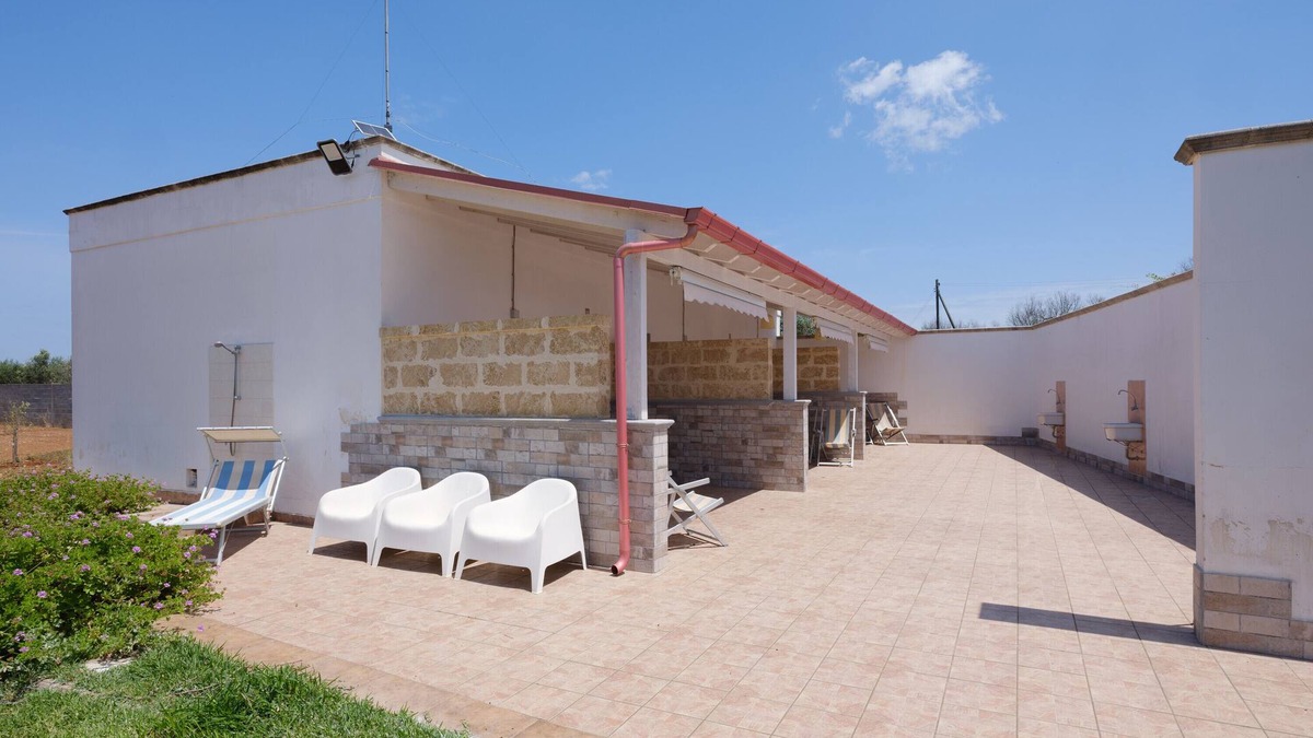 Borgagne Apartment | Apartment 'Mamba House 1' with Private Terrace, Shared Garden and Air Conditioning