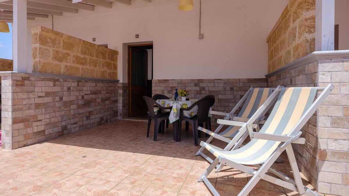 Borgagne Apartment | Apartment 'Mamba House 2' with Private Terrace, Shared Garden and Air Conditioning