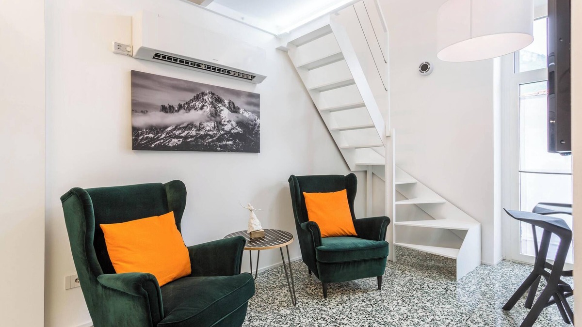Lecco Apartment | Apartment "Mandello amorevole dimora in Lecco" with Air Conditioning