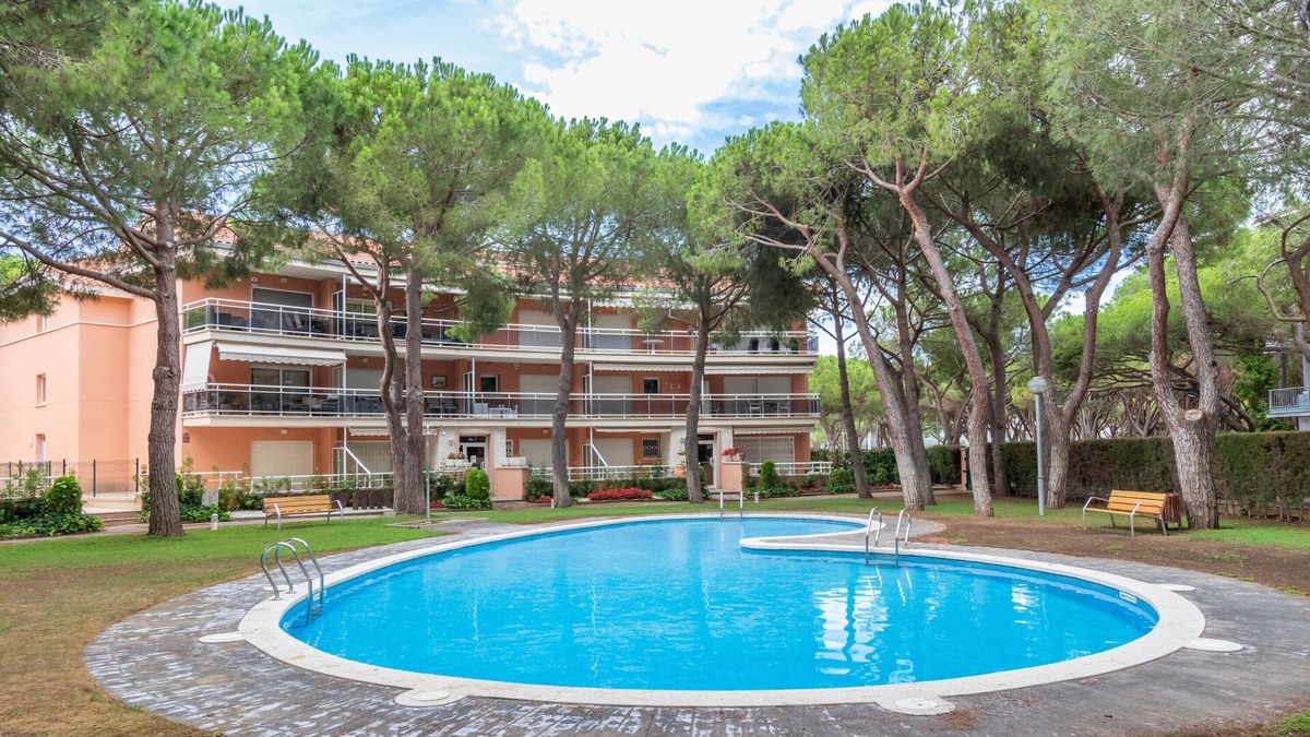 Platja d'Aro Apartment | Apartment 'Mar D'aro' with Shared Pool, Wi-Fi and Air Conditioning