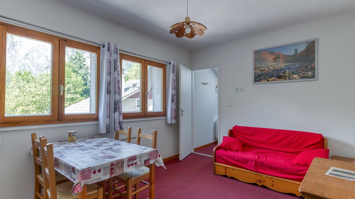 Le Bourg-d'Oisans Apartment | Apartment 'Marmotte' with Mountain View, Shared Garden and Wi-Fi