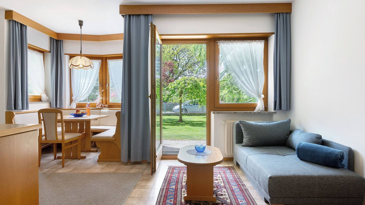 Plaus Apartment | Apartment 'Mayr Eins' with Mountain View, Private Terrace and Wi-Fi