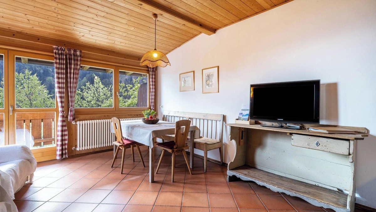 San Pancrazio Apartment | Apartment 'Mayrhof Tanne' with Mountain View, Wi-Fi, Balcony & Garden