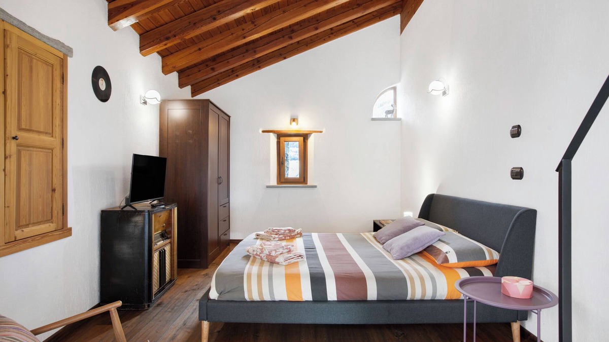 La Cretaz-Roisan Apartment | Apartment 'Mini House' with Mountain View, Private Terrace and Private Garden