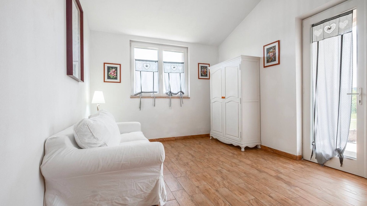 Manciano Apartment | Apartment 'Mirto' with Shared Pool, Wi-Fi and Air Conditioning