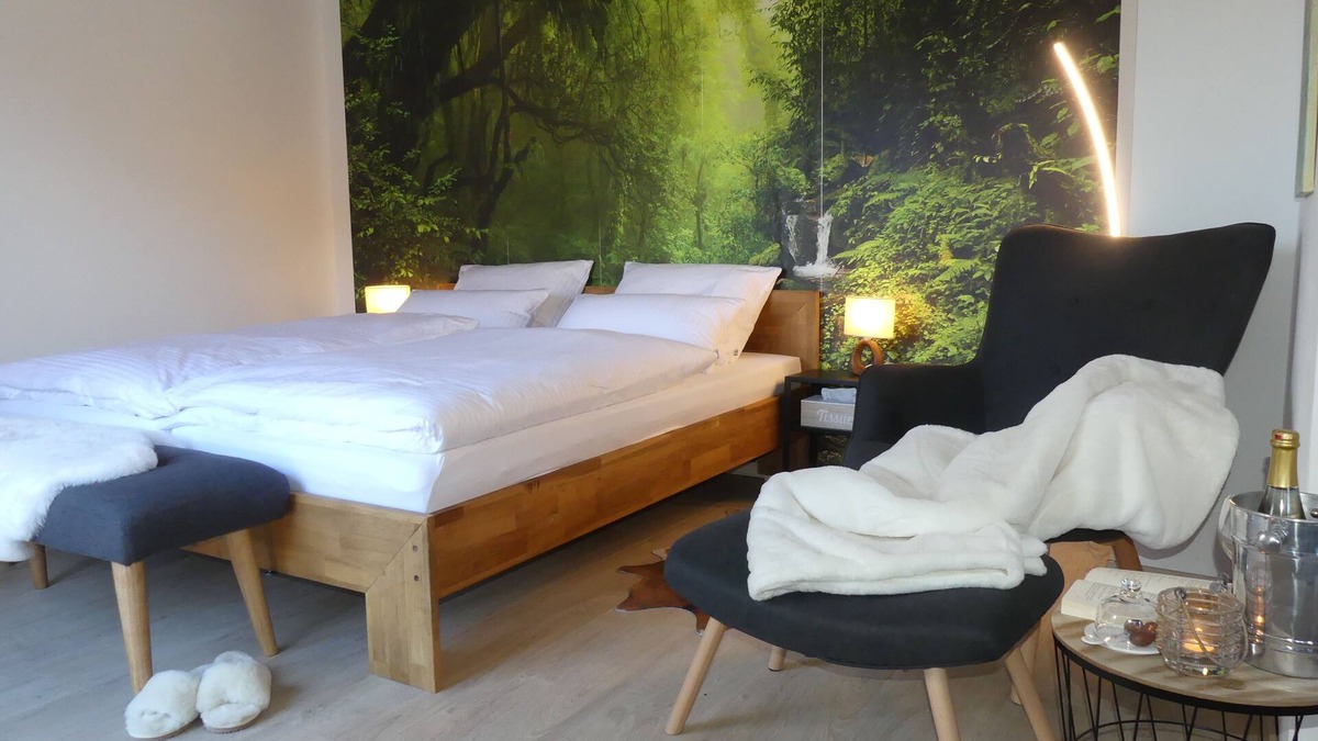 Mistelbach Apartment | Apartment-Modern-Private Bathroom-Garden view