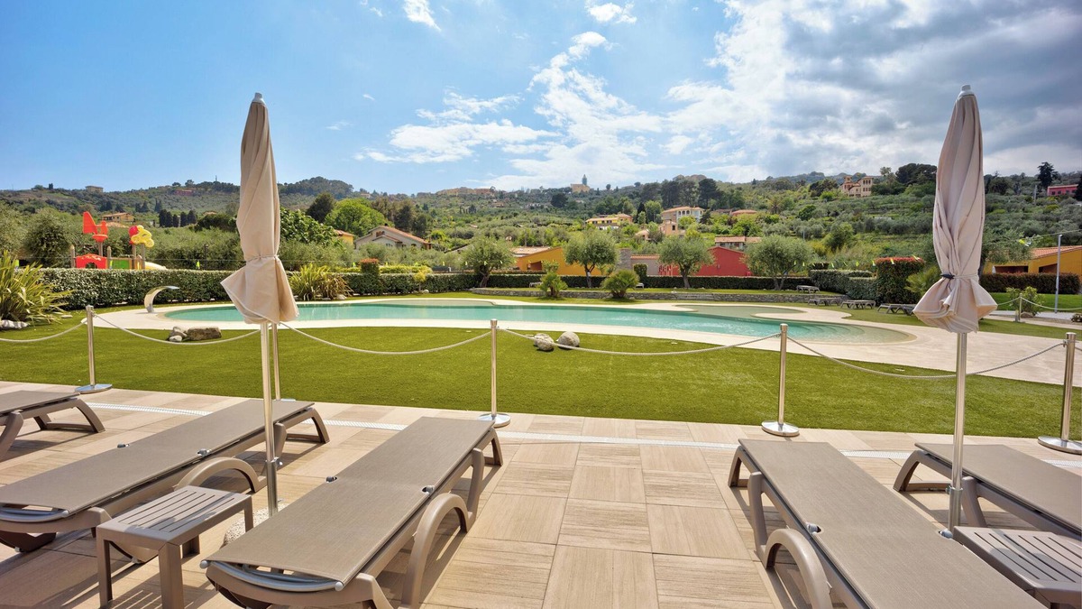Poggi Apartment | Apartment 'Monolocale Rebi' with Shared Pool, Garden and Wi-Fi