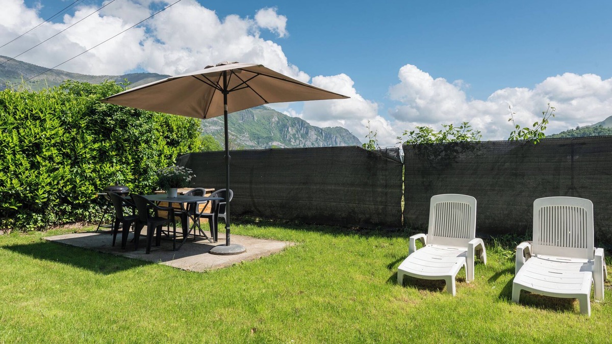 Argeles Gazost Apartment | Apartment 'Mont De Gez' with Mountain View, Shared Garden and Wi-Fi