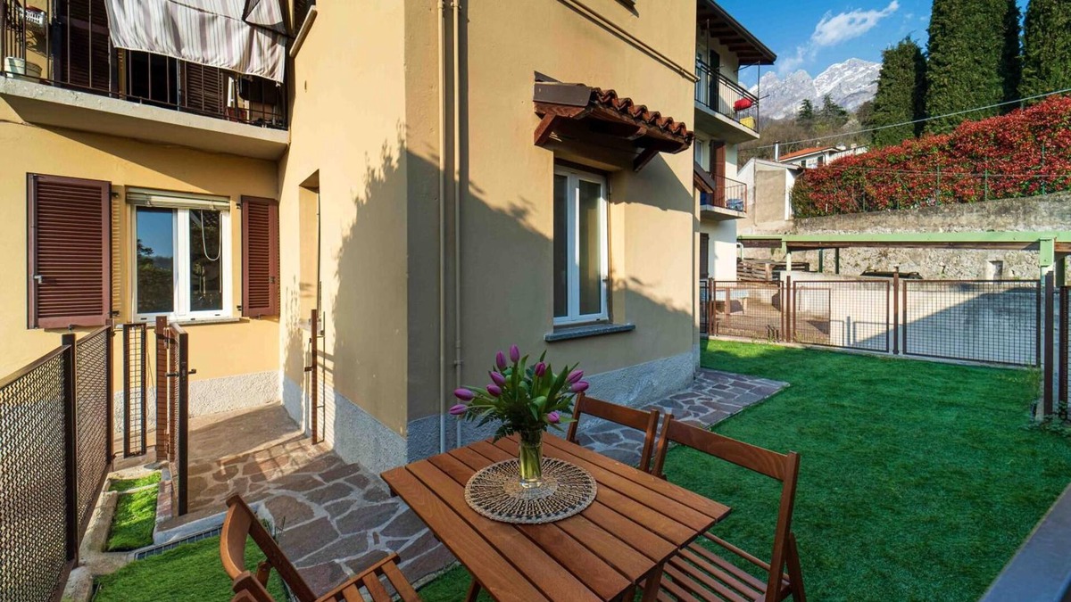 Lecco Apartment | Apartment 'Moonlight - Lecco Getaway' with Private Garden and Wi-Fi